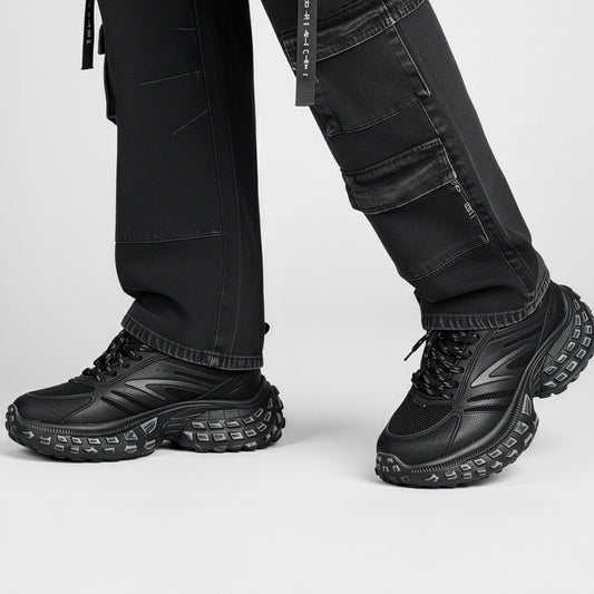 ディストーション レベル DISTORTION REBEL BLACK DIS25F0001-BK 7cm盛れる厚底スニーカー メンズ。軽量で幅広設計のチャンキーソールが歩きやすい。トールシューズ・シークレットスニーカーで身長UP&スタイルアップを叶える人気の上げ底靴。